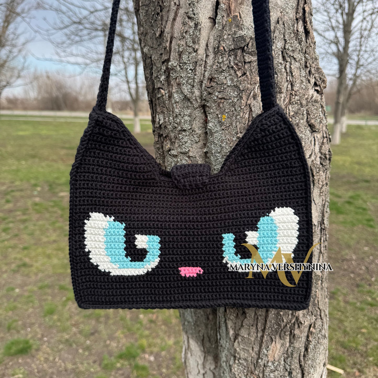 Black cat with blue eyes Bag Crochet Pattern