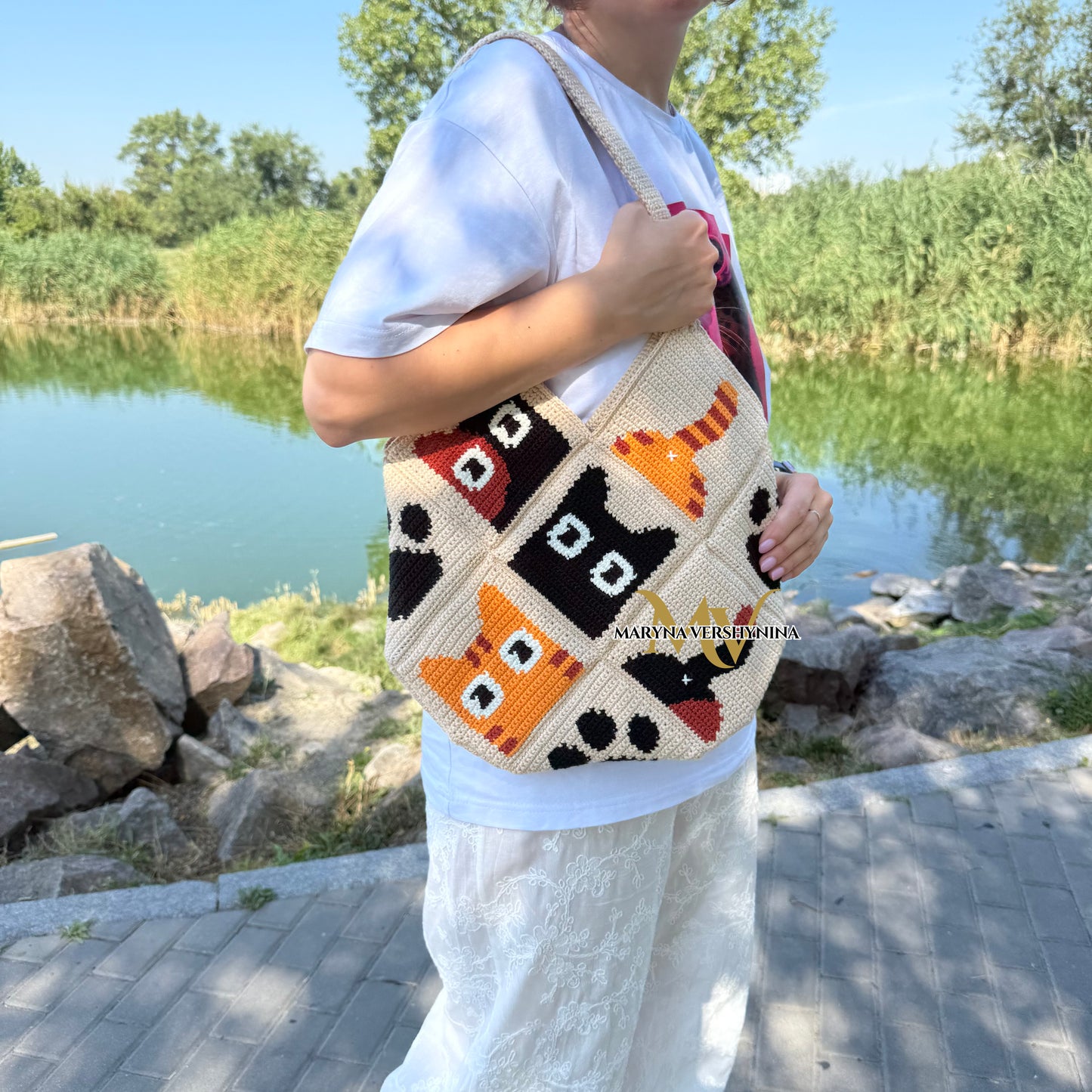 Cute cats, butts and paws bag crochet pattern