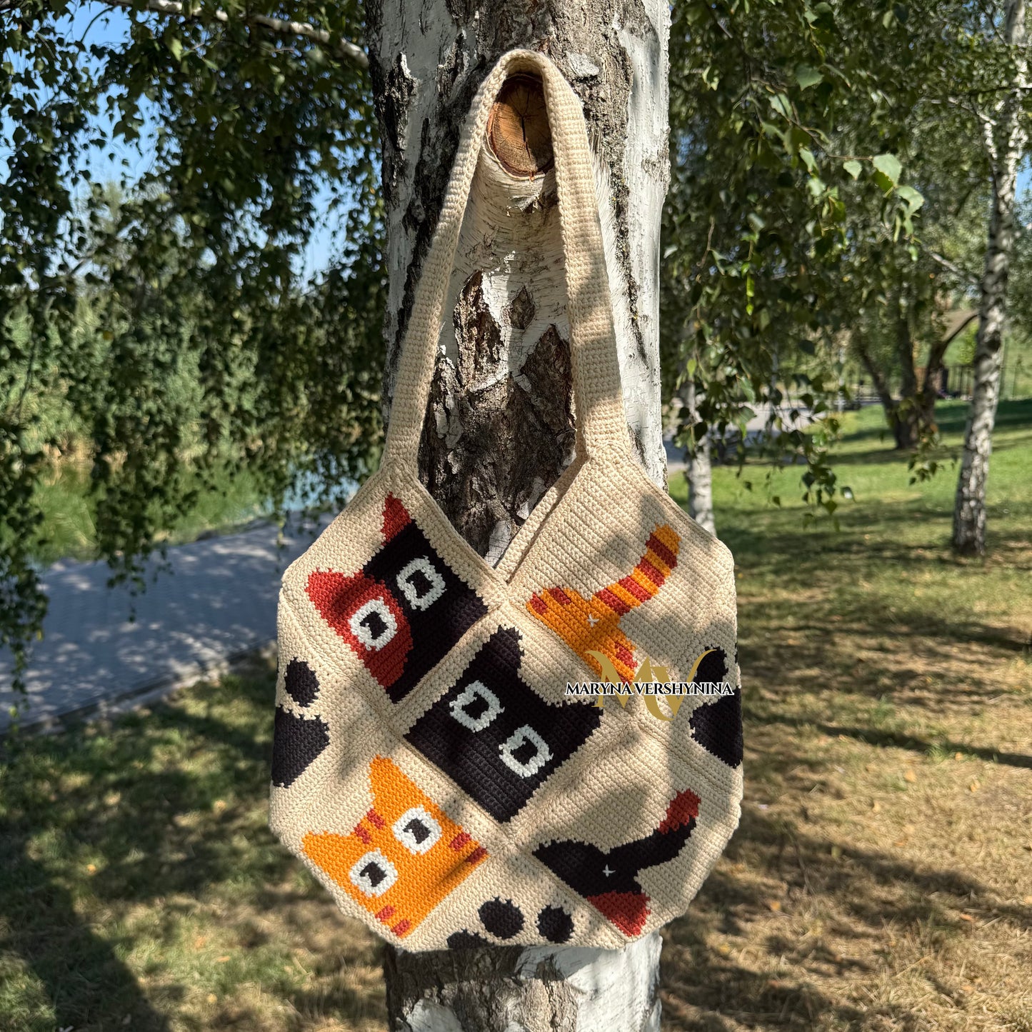 Cute cats, butts and paws bag crochet pattern