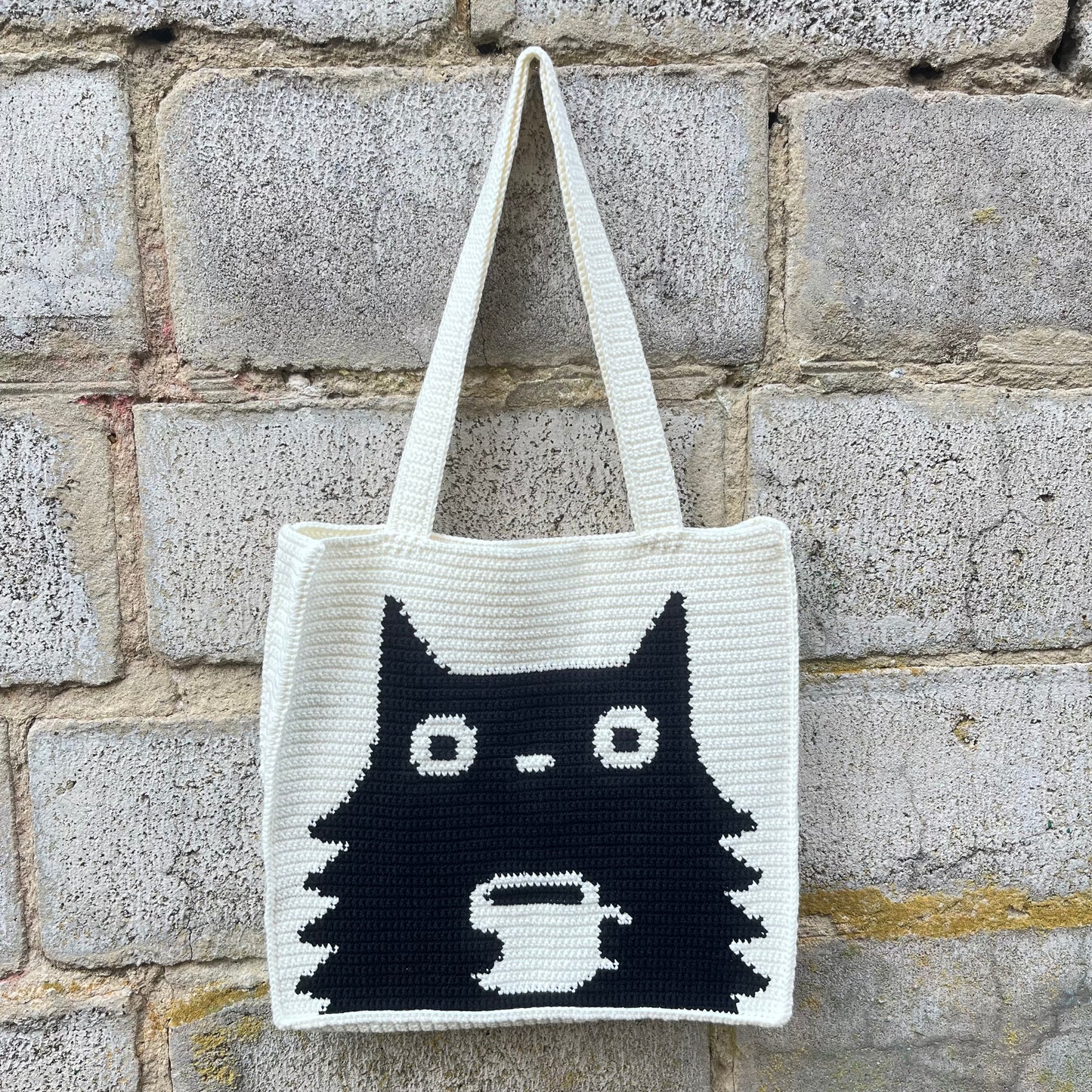 Black cat with a cup crochet pattern