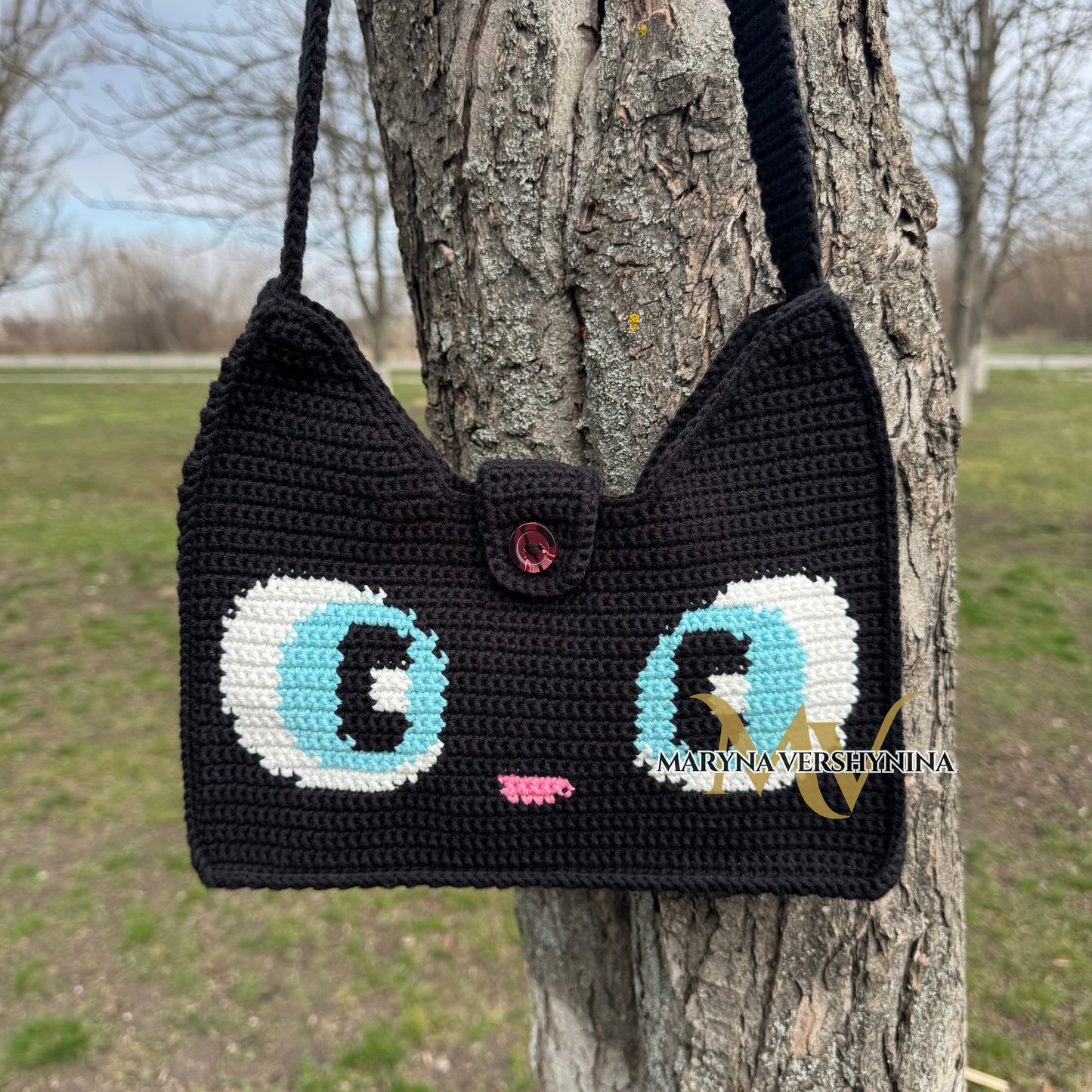 Black cat with blue eyes Bag Crochet Pattern