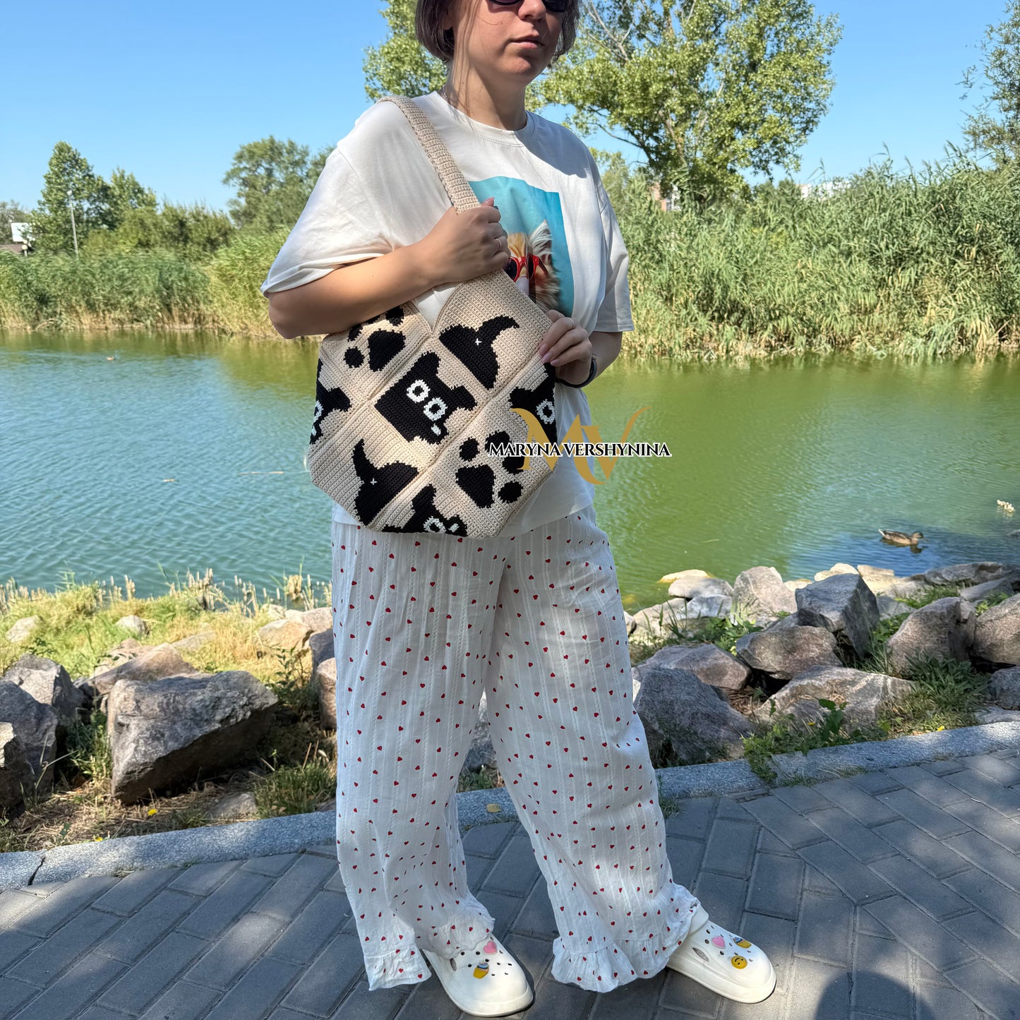 Cute dog, butt, paw bag crochet pattern