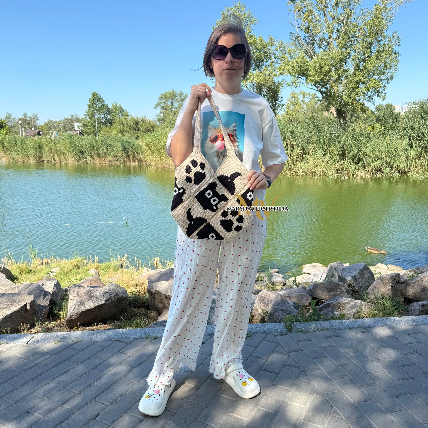 Cute dog, butt, paw bag crochet pattern