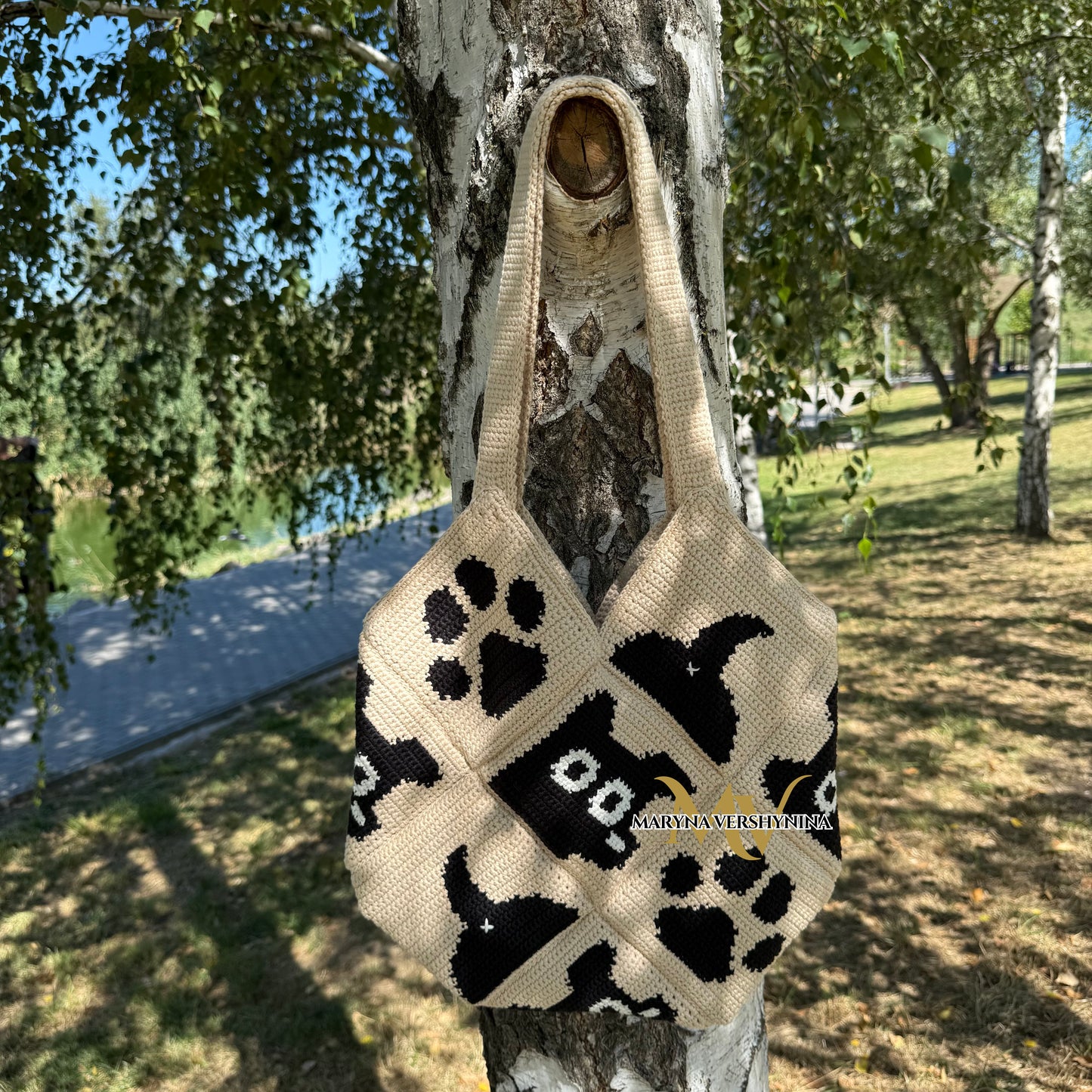 Cute dog, butt, paw bag crochet pattern