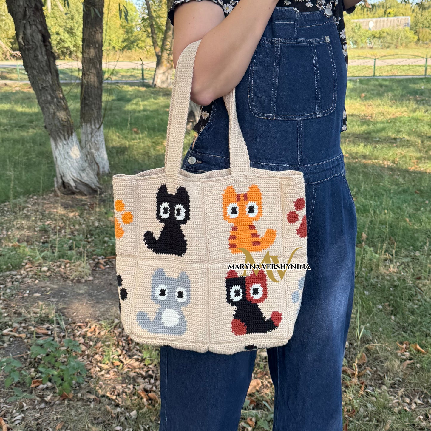 Cute cats and paws bag crochet pattern