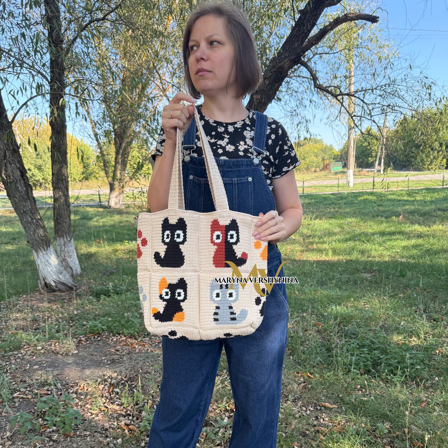 Cute cats and paws bag crochet pattern