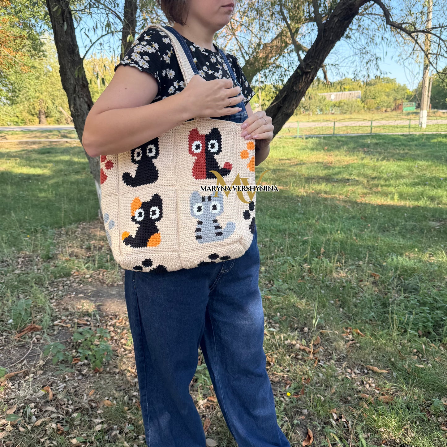 Cute cats and paws bag crochet pattern