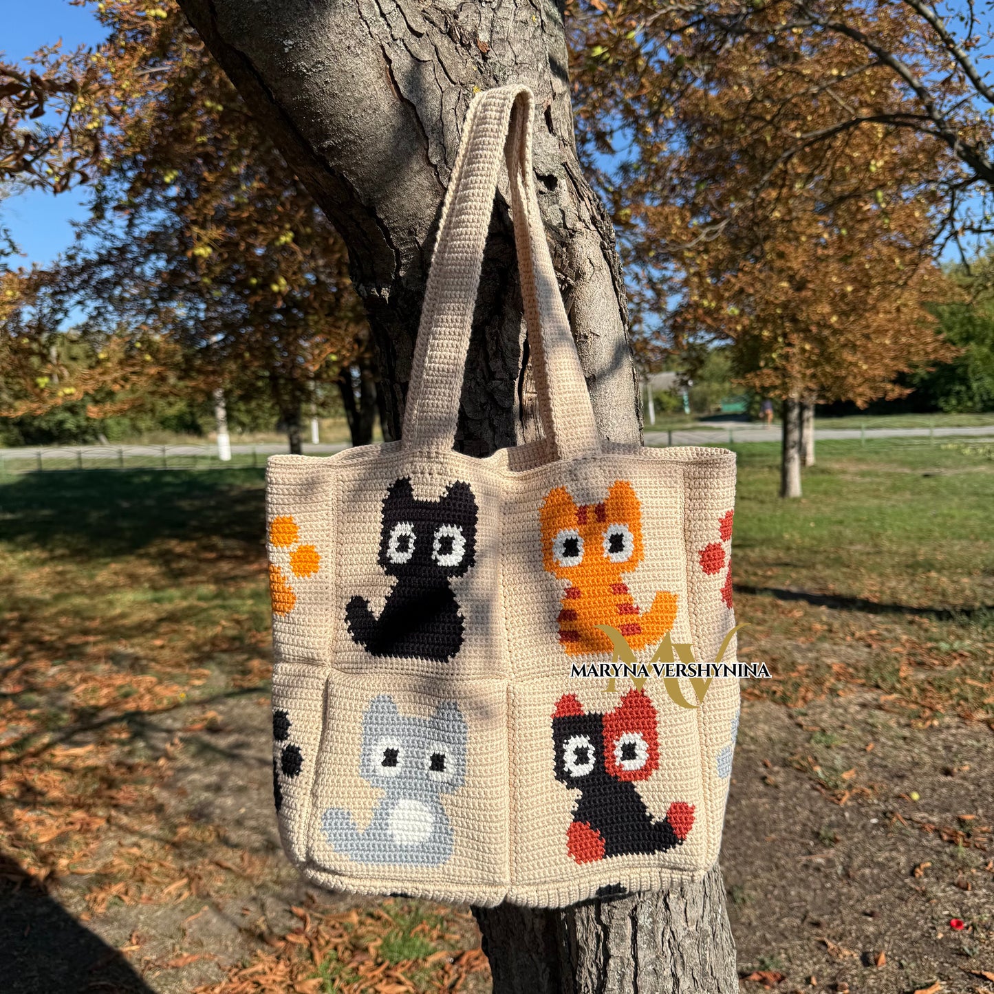 Cute cats and paws bag crochet pattern