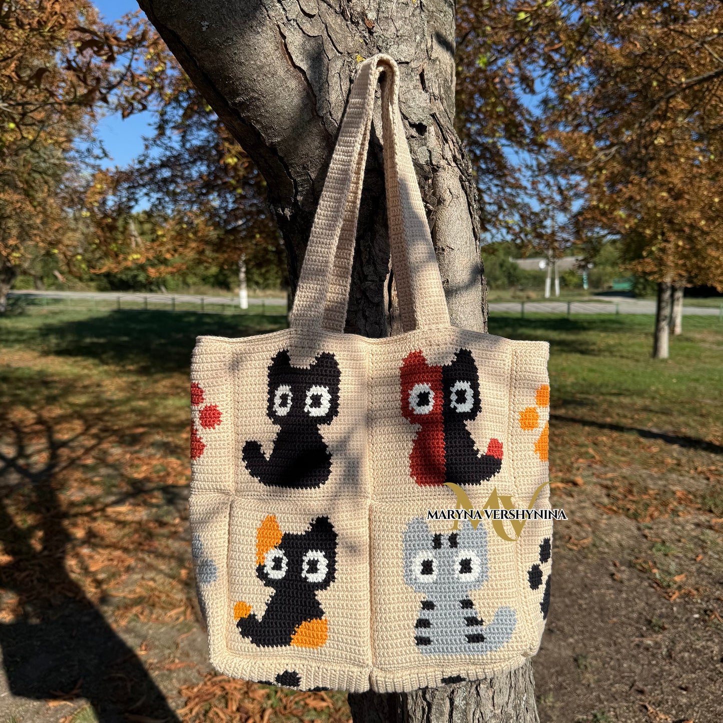 Cute cats and paws bag crochet pattern