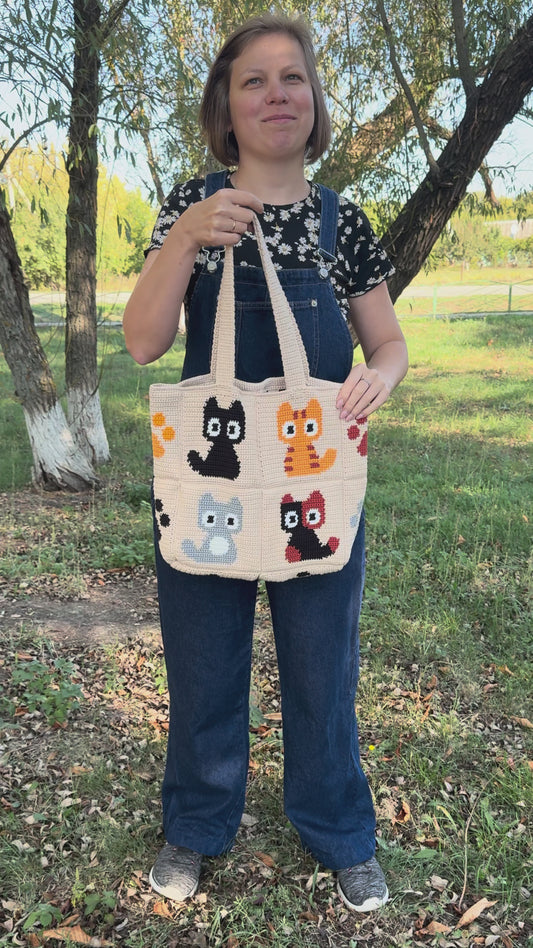 Cute cats and paws bag crochet pattern